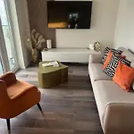 View Modern,stylish,4 Beds, Balcony Апартаменты Боунес-он-Уиндермер