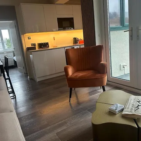 View Modern,stylish,4 Beds, Balcony 鲍内斯温德米尔