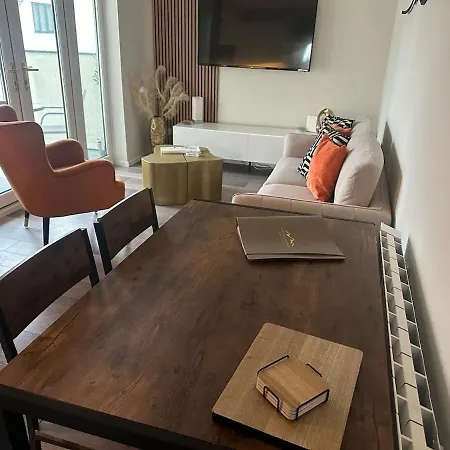 View Modern,stylish,4 Beds, Balcony 公寓