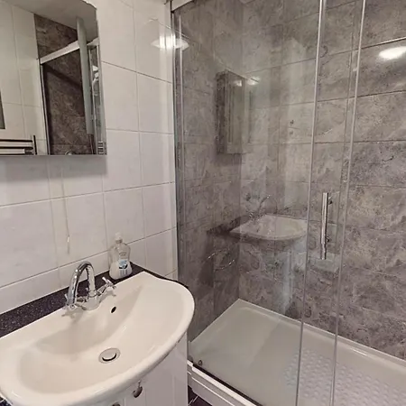 View Modern,stylish,4 Beds, Balcony דירה