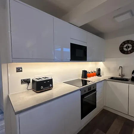 Apartment View Modern,stylish,4 Beds, Balcony *