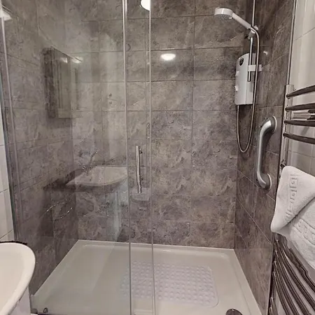 View Modern,stylish,4 Beds, Balcony *