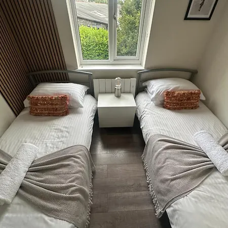 View Modern,stylish,4 Beds, Balcony *